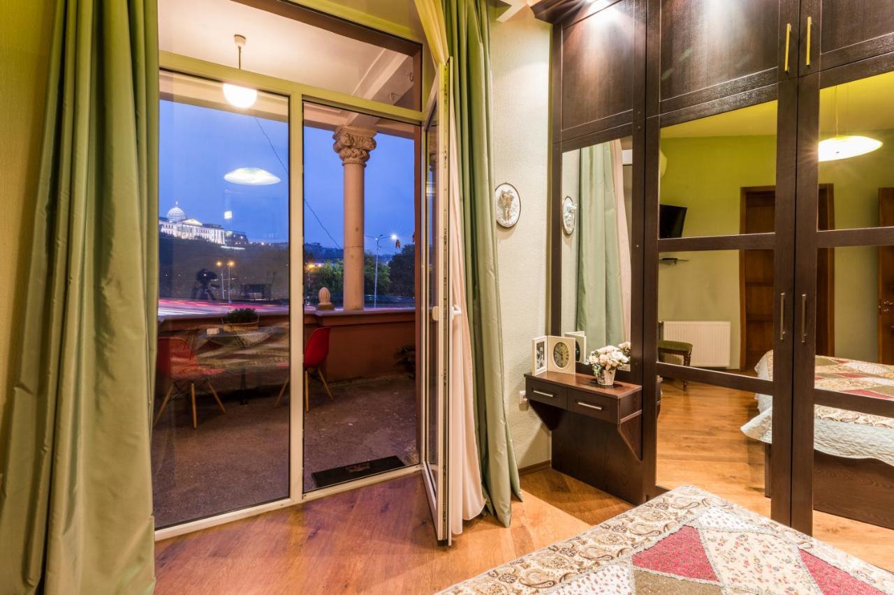 Apartment At 12 Baratashvili Street Тбилиси Екстериор снимка
